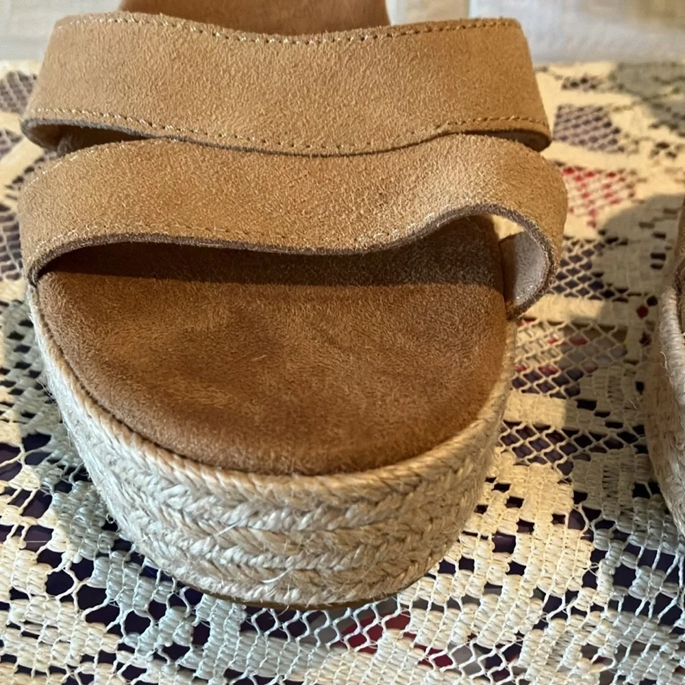 TOMS Women’s Honey Suede Wedge Sandals Sz 9 1/2 Leather Upper Ankle Strap GUC